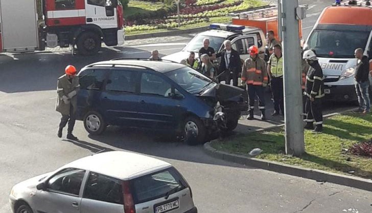 Най-тежко е пострадал син ван, управляван от жена