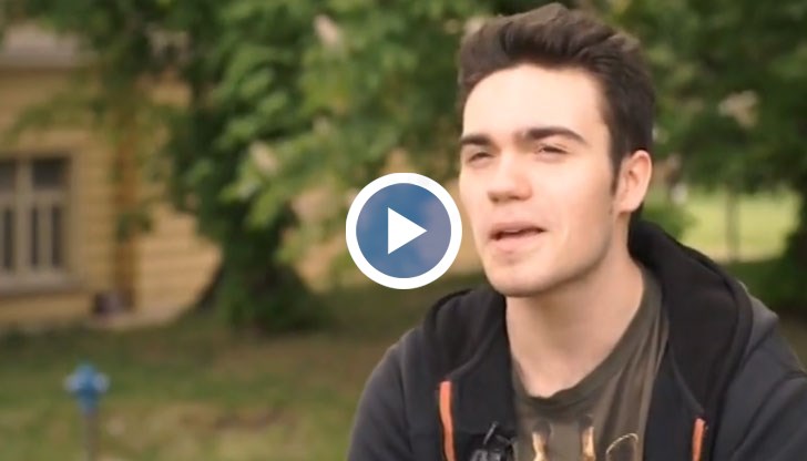 Борис стъпва за пръв път на сцена едва 10-годишен