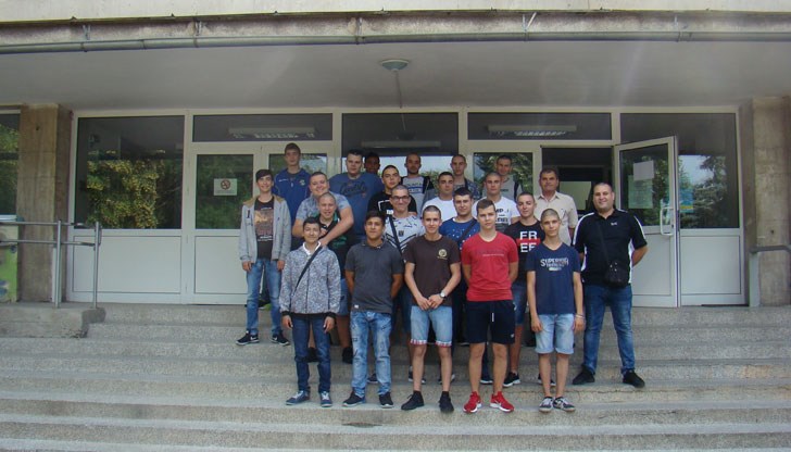 За проведената практика в сервизите на Мерцедес, Тойота и др., учениците ще получат сертификати EUROPAS