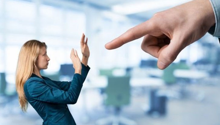 Колегите се превръщат в своеобразно второ семейство за нас, но ето какво ни пречи да станем близки