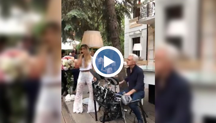 Приберете човека, той е луд...