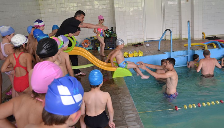Програмата „Приятели с водата “ се реализира в различни училища на територията на Област Русе