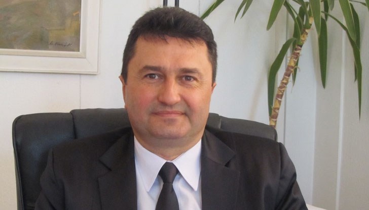 Цветан Георгиев беше пребит от мъж с черна маска пред дома му тази сутрин