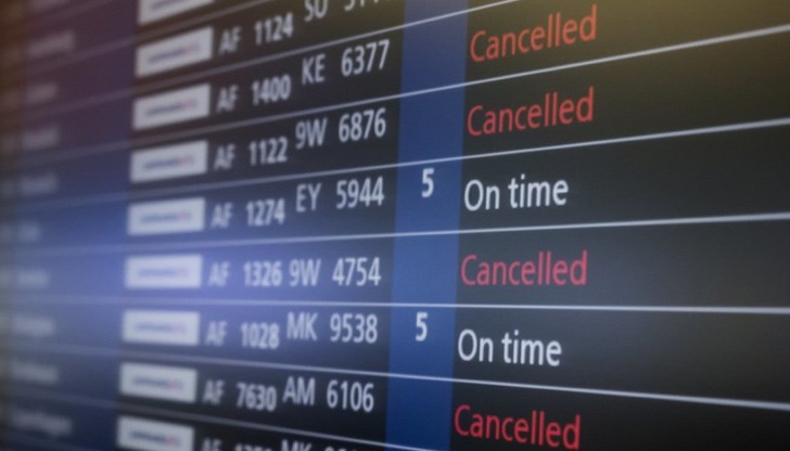 Мълния е повредила системата за зареждане на самолетите с гориво