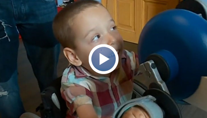 Лекарите отписват малкото дете, баща му го зарязва, а сега двамата с майка му емигрират в Австрия