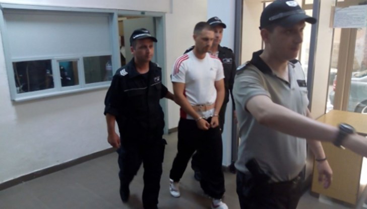 Ангел Желязков прободе на няколко места с нож полицаят от Сопот Добромир Лазаров
