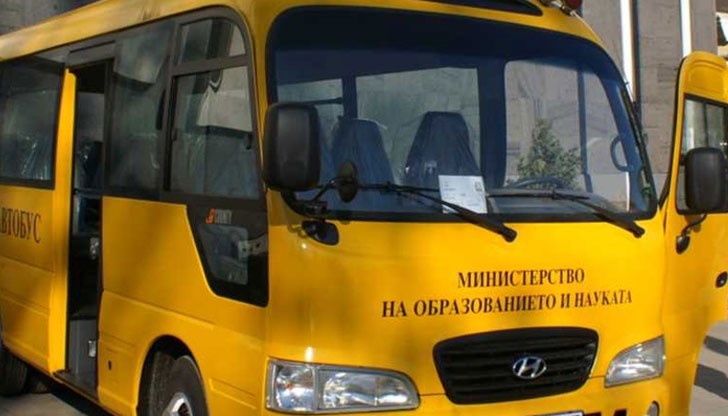 Катастрофа между лек автомобил и училищен автобус стана тази сутрин на пътя между Кубрат и Исперих