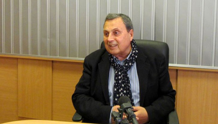 Страната ни изгуби един непримирим дух, мислещ, търсещ, виждащ напред, в бъдещето Страната ни изгуби един непримирим дух, мислещ, търсещ, виждащ напред, в бъдещето