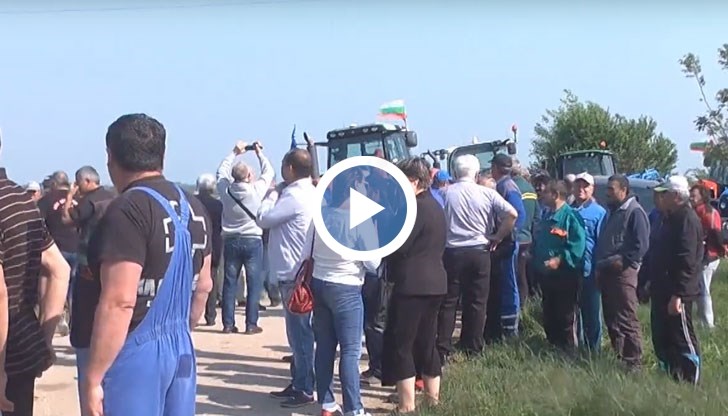 Протестните действия на земеделците от общините Сливо поле и Тутракан продължават.