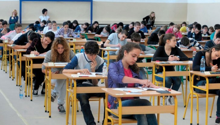 Учениците ще започнат да работят по матурата в 8.00 часа Учениците ще започнат да работят по матурата в 8.00 часа