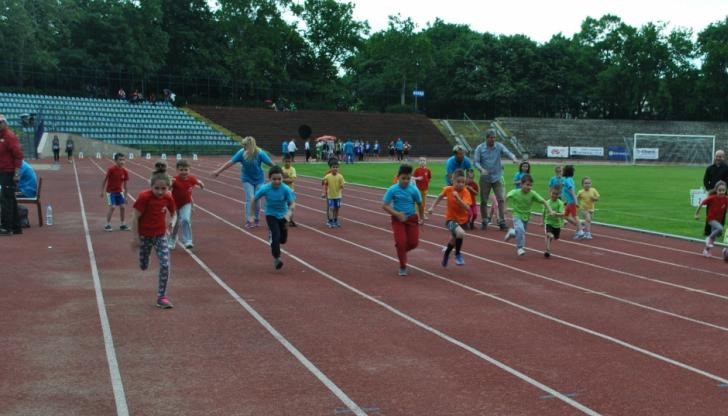 Състезанието е предназначено за младежи до 18 годишна възраст Състезанието е предназначено за младежи до 18 годишна възраст