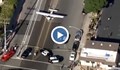 Самолет се приземи на оживена улица