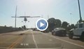 Младо момиче приземи самолет на магистрала в Калифорния