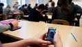 Във Франция забраняват мобилните телефони в училище