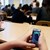 Във Франция забраняват мобилните телефони в училище