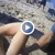 Американски полицаи бият момиче на плажа