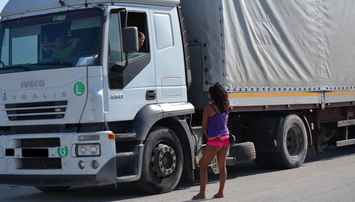 Магистралката била засечена на 18 май със свой клиент, който признал, че ползва услугите й повече от година Магистралката била засечена на 18 май със свой клиент, който признал, че ползва услугите й повече от година