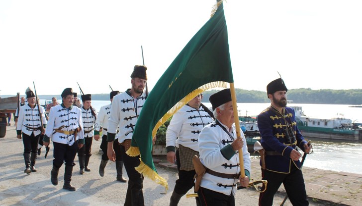 Възстановката беше в две части – превземането на кораба и слизането на брега