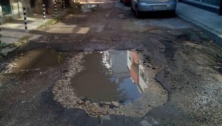 Разбита до неузнаваемост, липсва и осветление