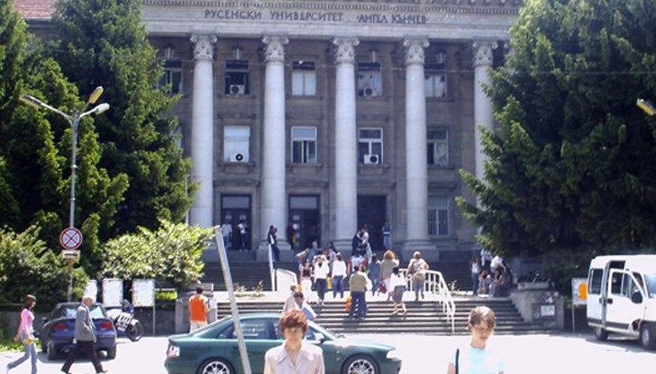 Младите актьори са представили постановката "Кради по-малко"