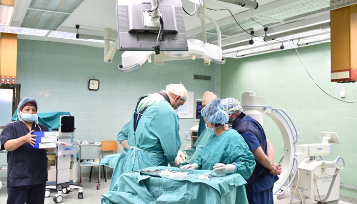 Поставянето на порт за постоянен венозен достъп облекчава вливанията на медикаменти при химиотерапия