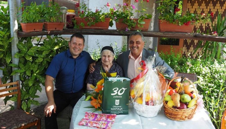 Столетницата не ползва очила и има кръвно като на космонавт Столетницата не ползва очила и има кръвно като на космонавт