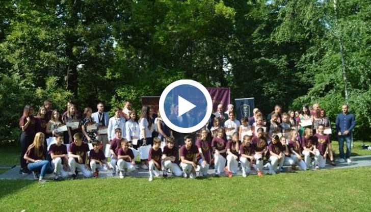 Домакин на награждаването беше Симеон Сакскобургготски в двореца "Врана"