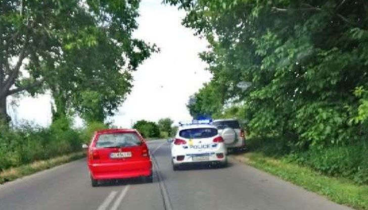 Ня мястото на инцидента е пристигнал екип на Пътна полиция