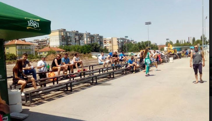 Публиката остана разочарована от условията на стадиона