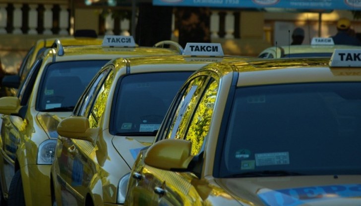 От утре всички таксиджии ще трябва да карат с нови удостоверения