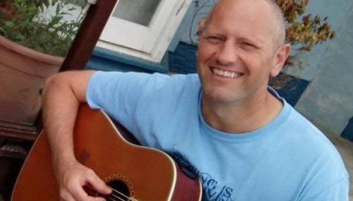 Пол Левис сложил камера в дома си