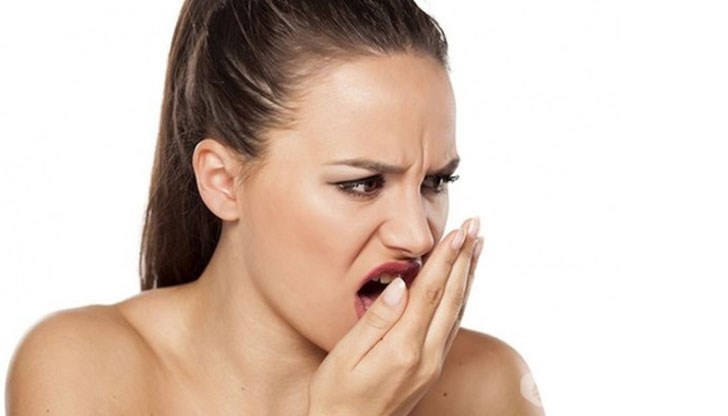Ако сте забелязали, че зловонието от устата ви не минава със сутрешното измиване на зъбите, тогава може да се дължи на едно от тези заболявания