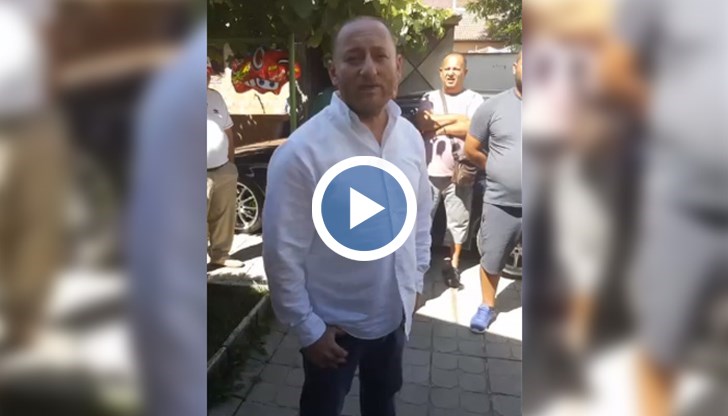 Според Илия Илиев снощи полицаи и жандармерия са нанасяли побой на невинни хора по домовете им