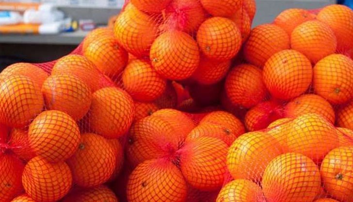 Вероятно сте забелязали, че портокалите в търговската мрежа се продават само в червени найлонови мрежи, но не сте се запитали защо това е така