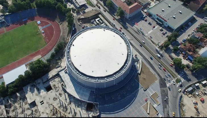 Не е получен нито лев дивидент от гордостта на кмета Пламен Стоилов - уникалната Спортната зала