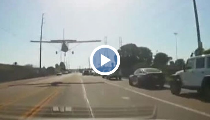 Кацането е заснето от камера на кола