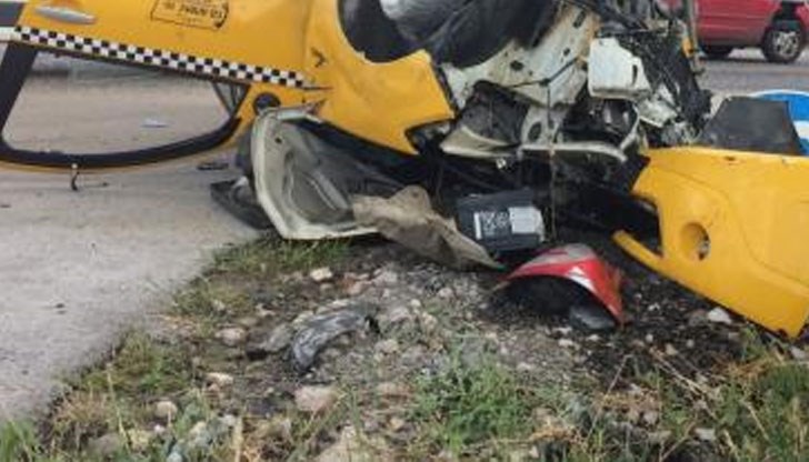 Колата се е обърнала и запалила след жесток сблъсък в предпазни бордюри