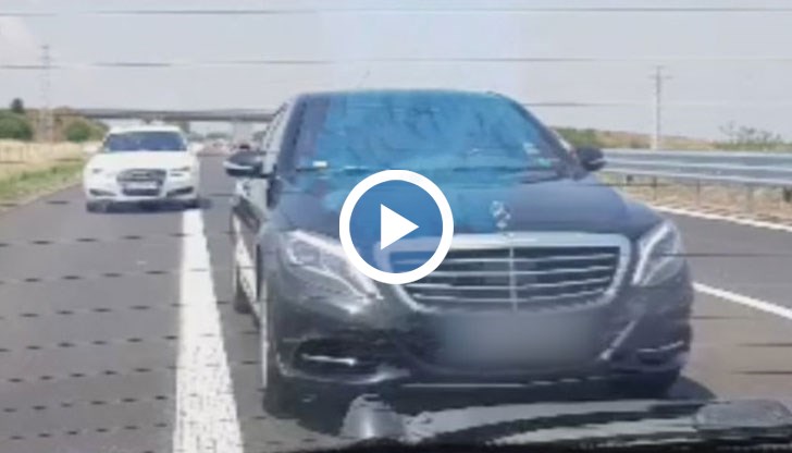 Два автомобила се опитали да ги изтласкат от пътя