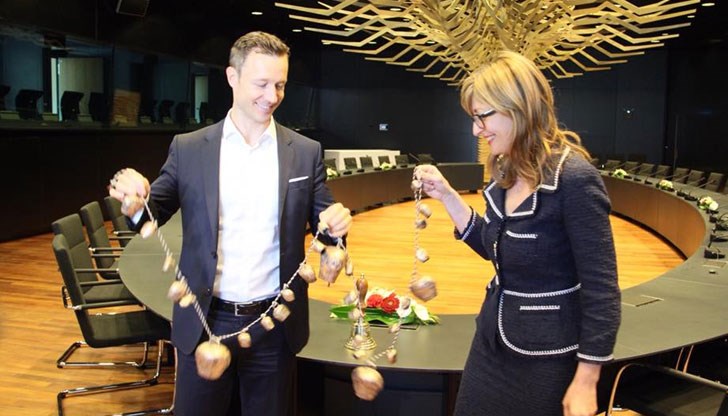 Сякаш сме овце, та даряваме чанове! Сякаш сме овце, та даряваме чанове!