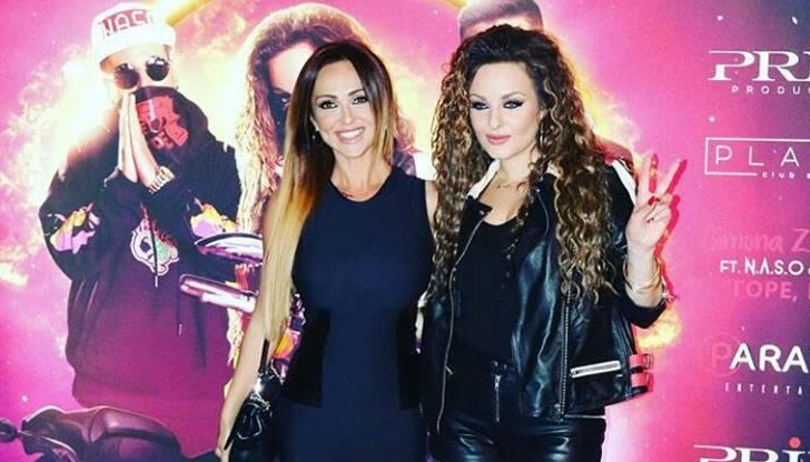 Симона, съзнателно или не копира визията на Глория и е нейно пълно копие