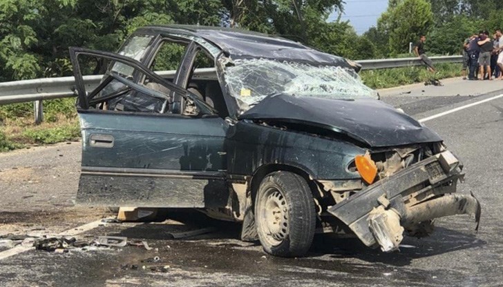 Няколко души са откарани в различни болнични заведения, с опасност за живота Няколко души са откарани в различни болнични заведения, с опасност за живота