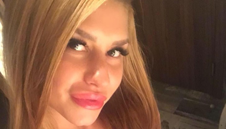 Медиците са опитали снощи да събудят 22-годишното момиче след претърпяната мозъчна операция