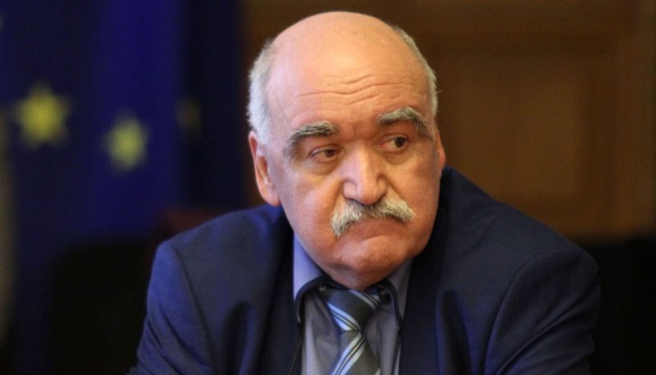 Проф. Камен Плочев бе обвинен в лъжа от здравния министър и той поиска оставката му