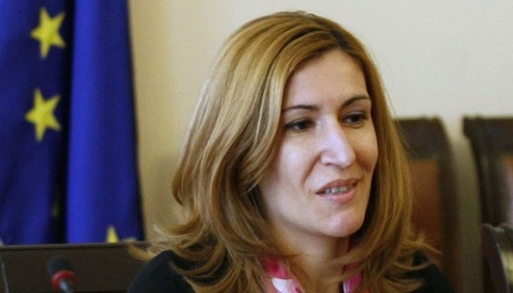 Факт е, че роднините и бизнесмените от обкръжението на Ангелкова нямат същия размах като тези на депутата Делян Добрев