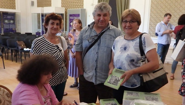 Дори един ден да го няма селото, наследниците на живелите в него хора трябва да знаят корените си, споделя авторката