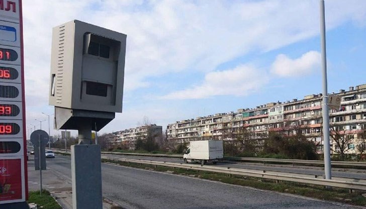 Камерата е засякла и шофьори, които се движат със скорост над 100 км/час