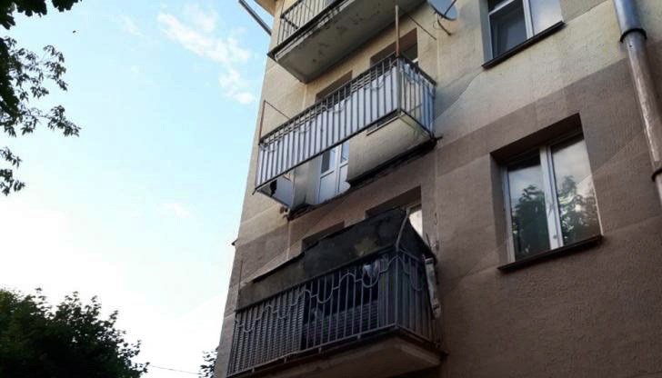 Жената крещяла, че ще се хвърли, но полицаи успели да убедят да не слага край на живота си Жената крещяла, че ще се хвърли, но полицаи успели да убедят да не слага край на живота си