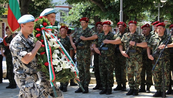 Венци и цветя бяха положени пред Мемориала на загиналите във войните за национално обединение
