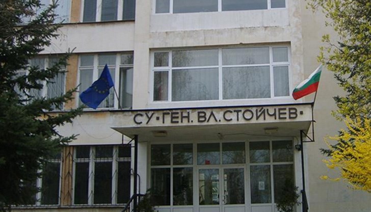 Пострадалият дванадесетокласник не е наръган с нож Пострадалият дванадесетокласник не е наръган с нож