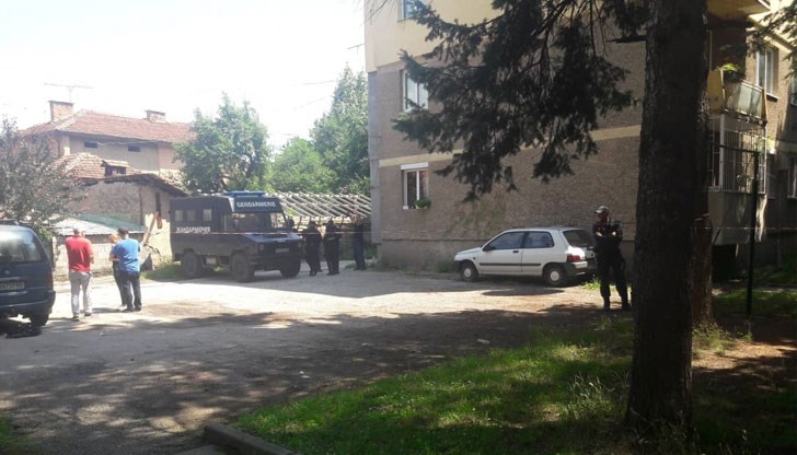 Акцията е за търсене на оръжие и взривове